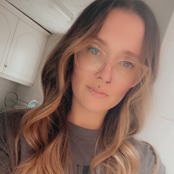 Meet your Posher, Danielle - Picture 1 of 1